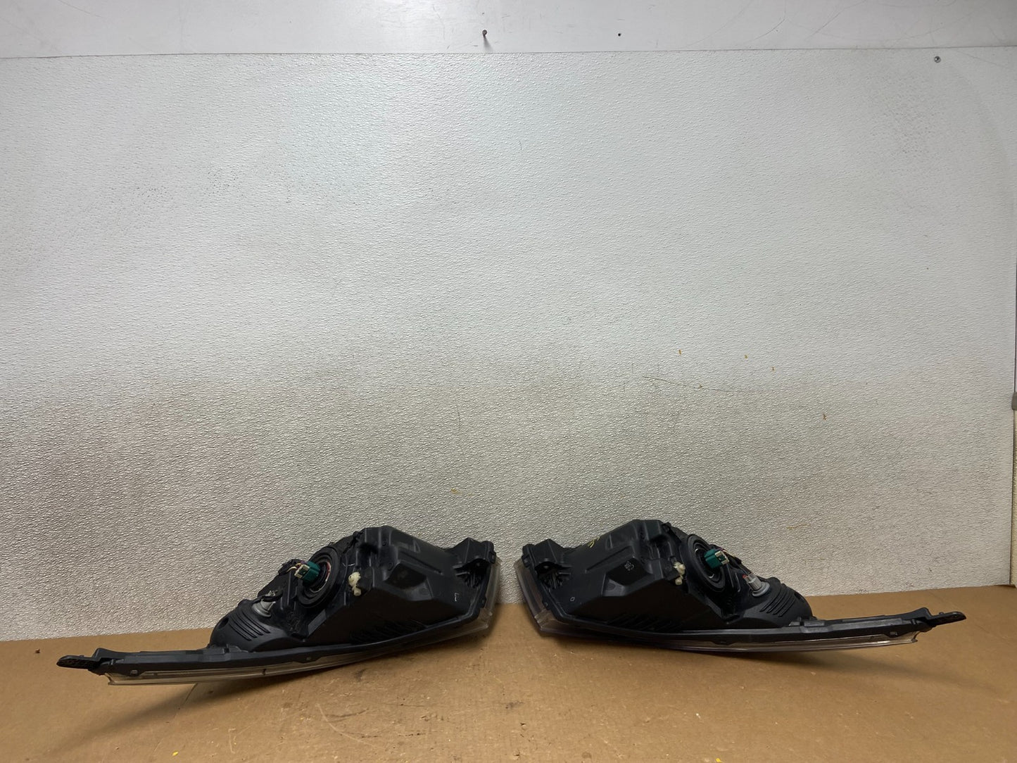 2011 to 2015 Chevrolet Cruze Halogen Left+Right Set Headlights Z7066 DW6