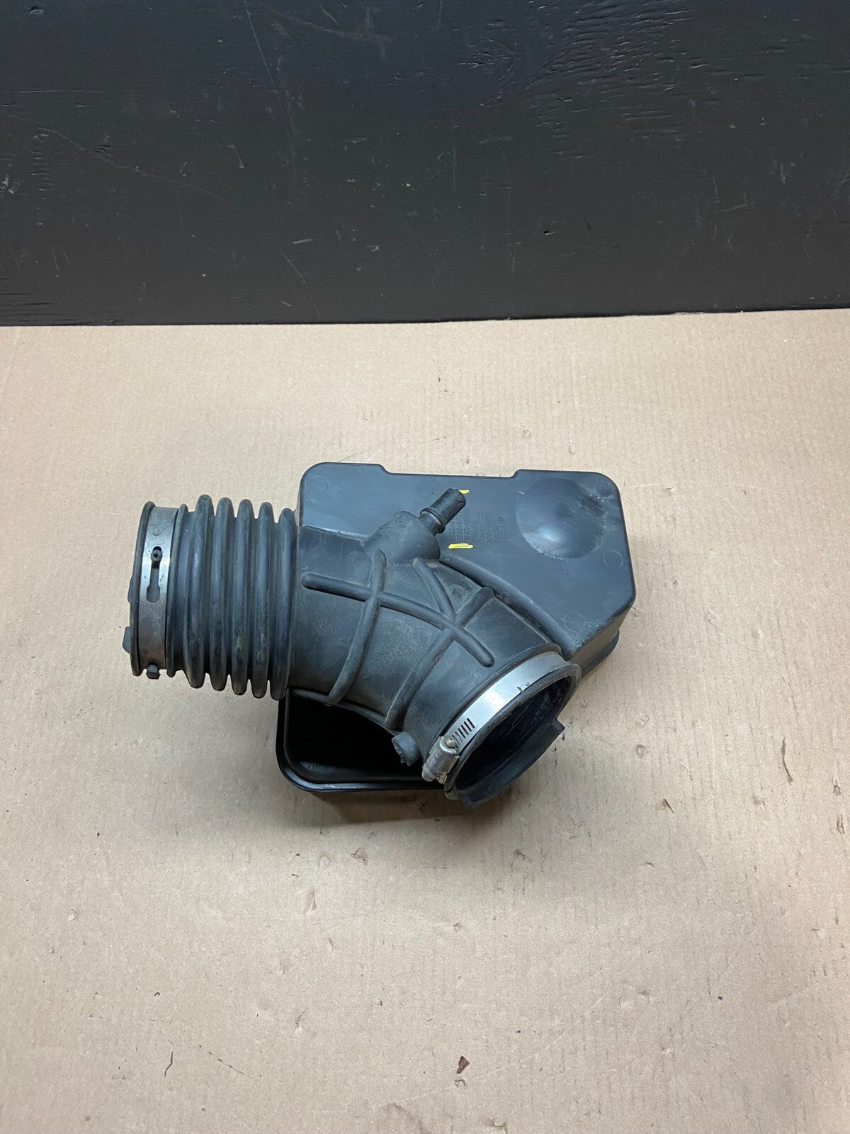 2007 to 2010 Lincoln MKX 3.7L Air Cleaner Box Resonator OEM D5005 DG14
