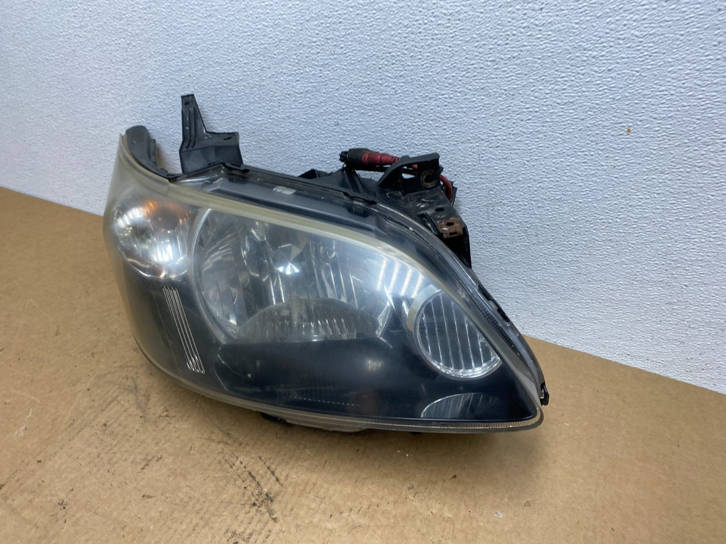 2004 to 2005 Mazda Mpv Black Bezel Right Passenger RH Headlight Oem AC3001 DG1