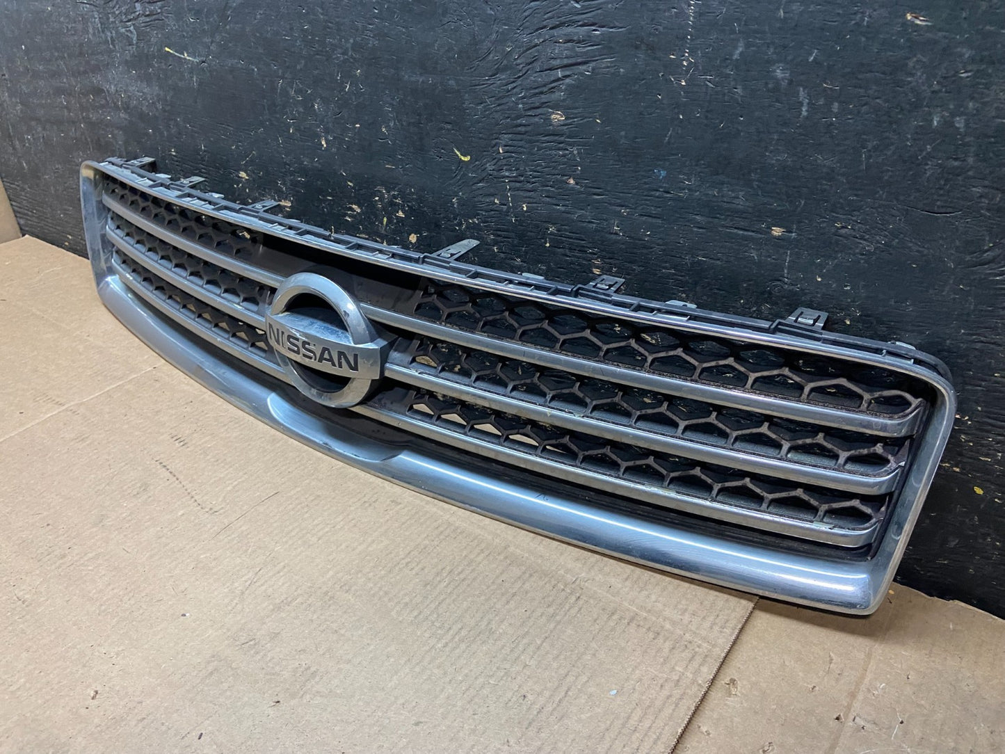 2009 to 2011 Nissan Maxima Front Upper Grill Grille 62070-9N00A Y9424 DG2