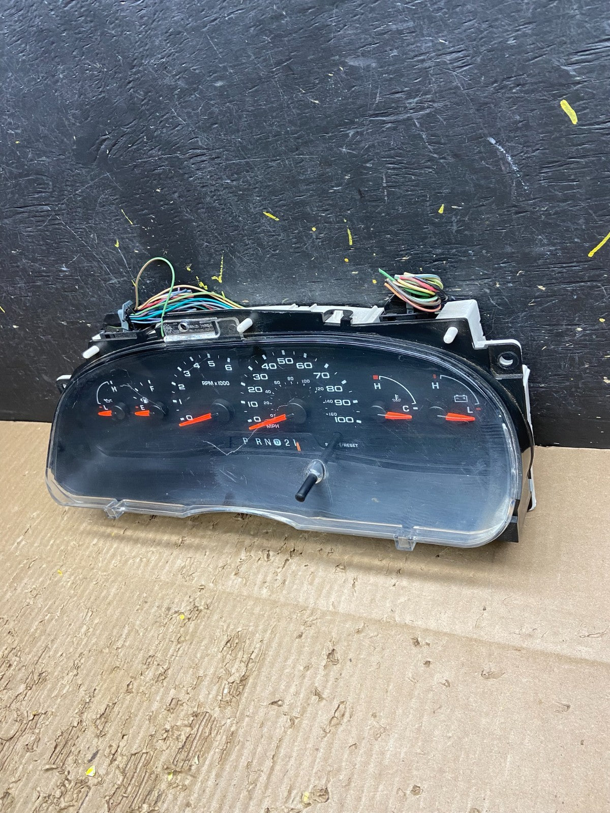 2006 Ford E350 Gauge Speedometer Cluster OEM v7785 DG2