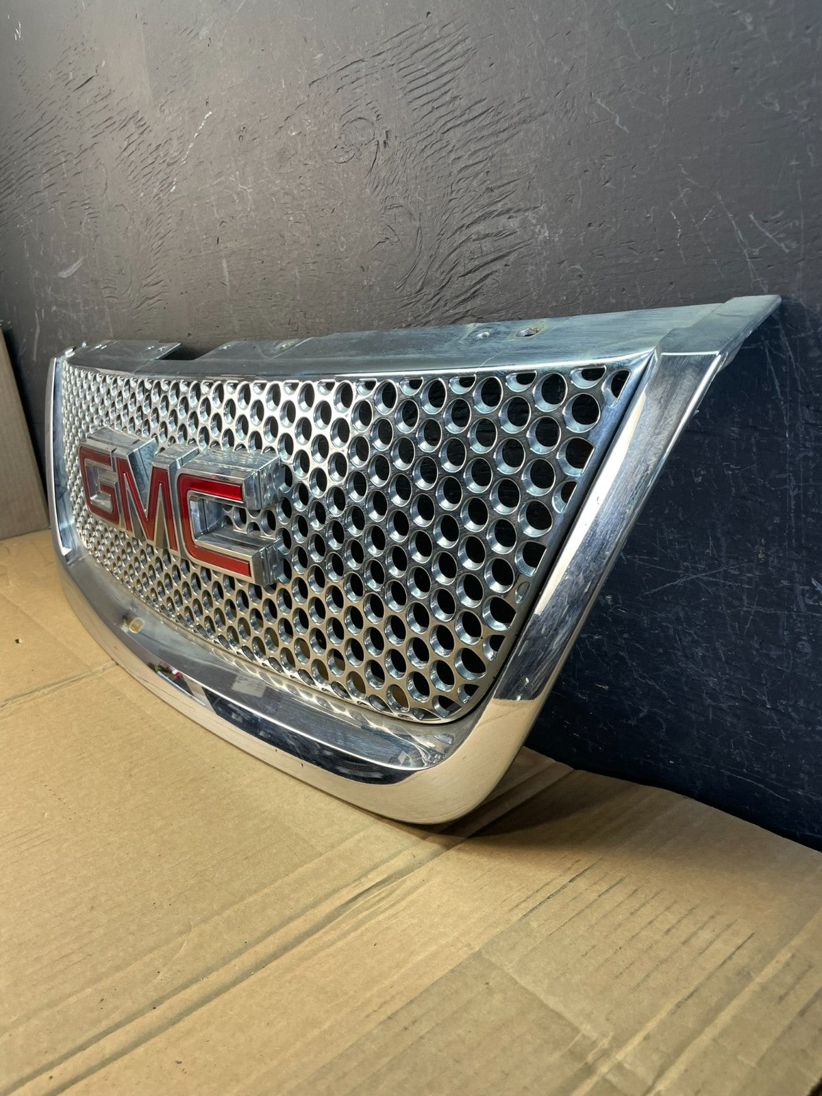 2011 to 2012 GMC Acadia Denali Front Upper Grill Grille ac5308 DG2