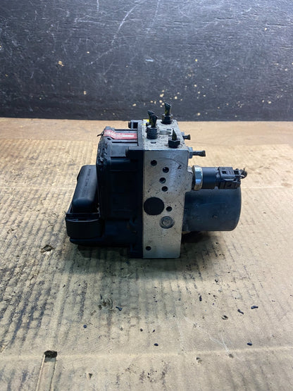 2016 - 2018 Kia Sorento ABS Anti-Lock Brake Pump 6758969 OEM Y4397 DG1