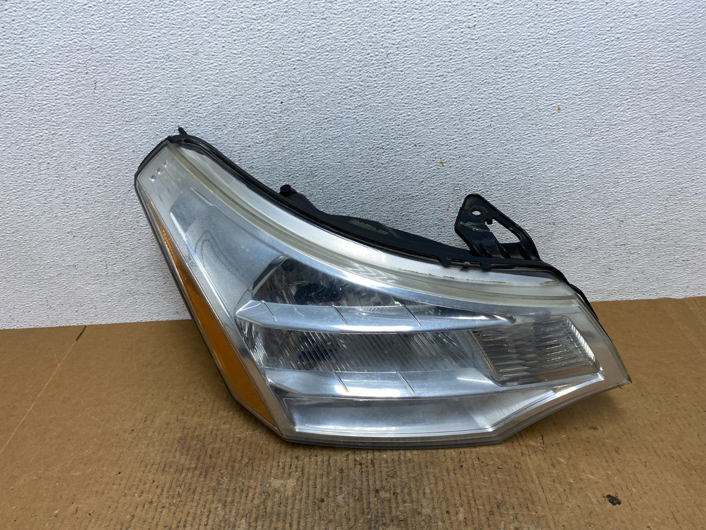 2008 2009 2010 2011 Ford Focus Right Passenger Rh Side Headlight AE2709 DW0