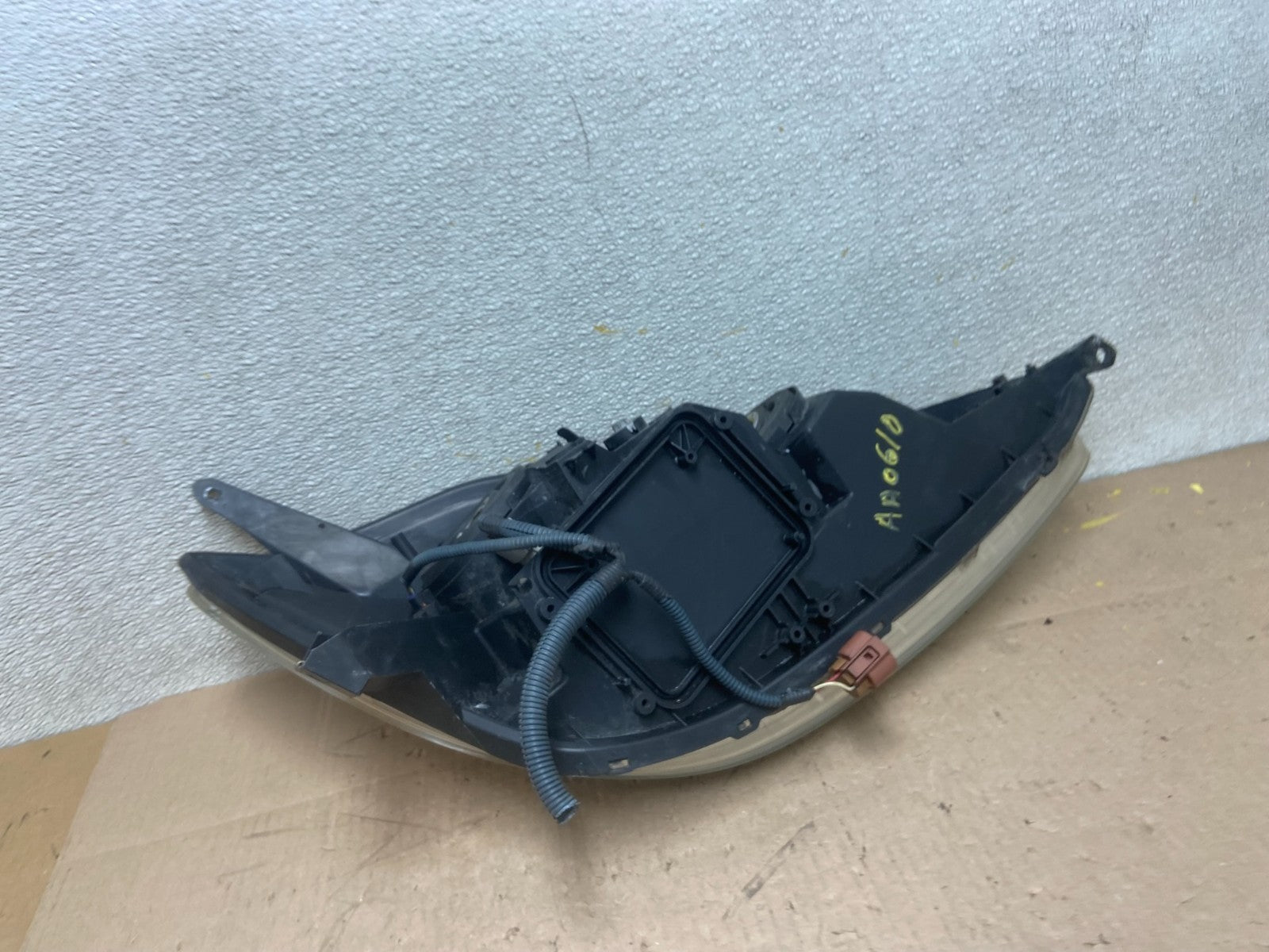 2004-2005 Toyota Sienna Left Driver LH Side Halogen Headlight AA0610 DW7