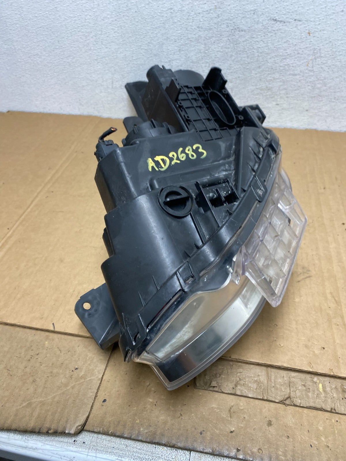 2011 - 2015 Hyundai Sonata Hybrid Right Passenger Halogen Headlight AD2682 DW9