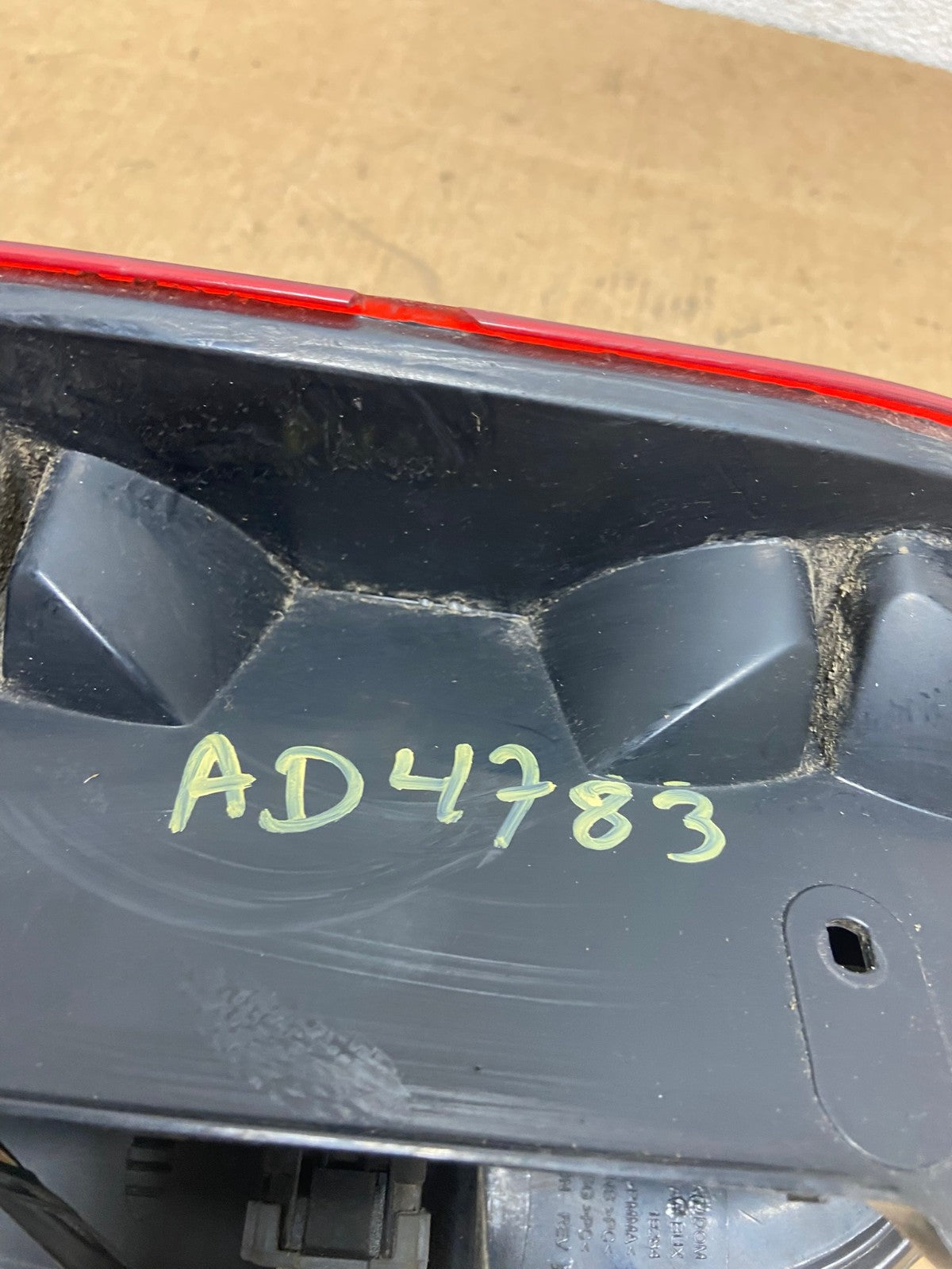 2002 2003 2004 Jeep Liberty Left Driver LH Side Tail Light AD4783 LK7
