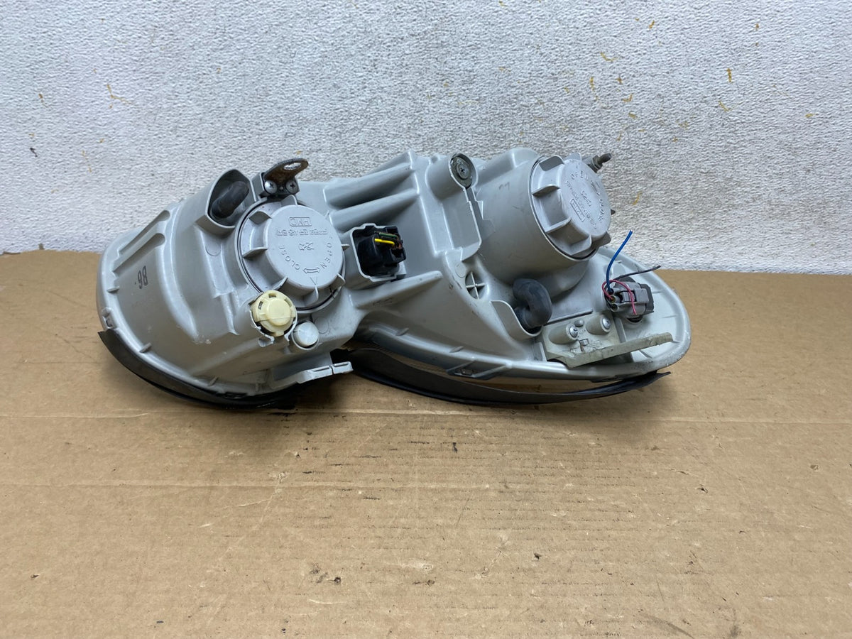 2002 to 2005 Hyundai Sonata Left Driver LH Side Headlight Halogen AH7919 DW4