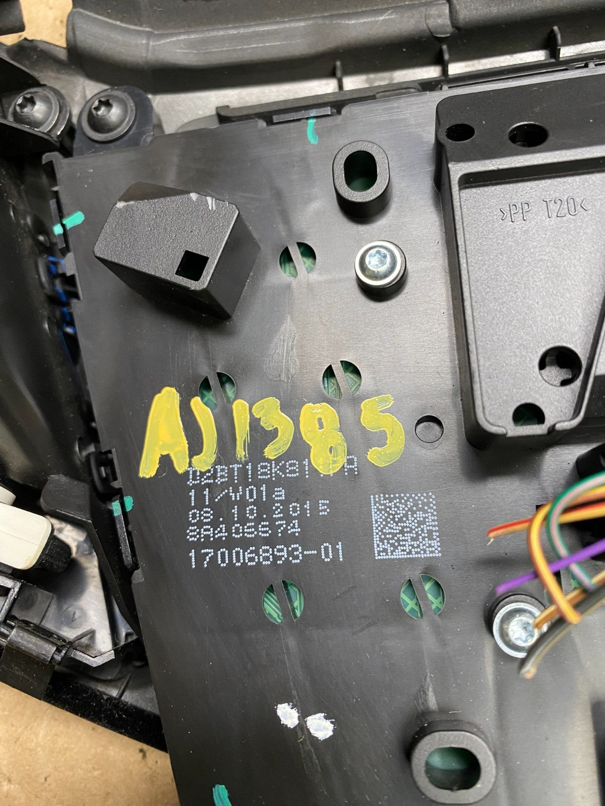 2014 2019 Ford Fiesta Center Radio Control Panel Air Vent Bezel Trim aj1385 DG5