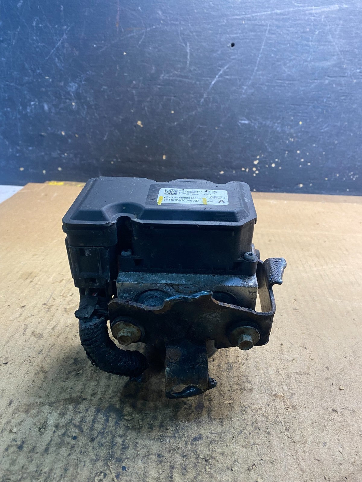 2009 2010 Ford E250 E350 Econoline Anti-Lock ABS Antilock Brake Pump Z2437 DG1