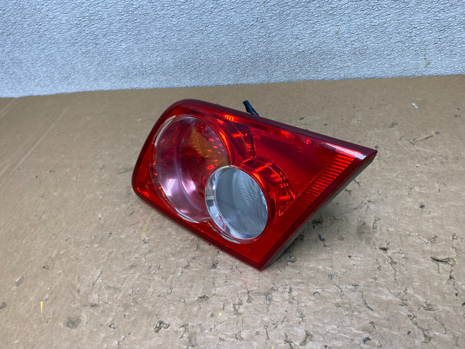 2003 2004 2005 Mazda 6 Right Passenger Inner Tail Light Taillight OEM V6109 DW1
