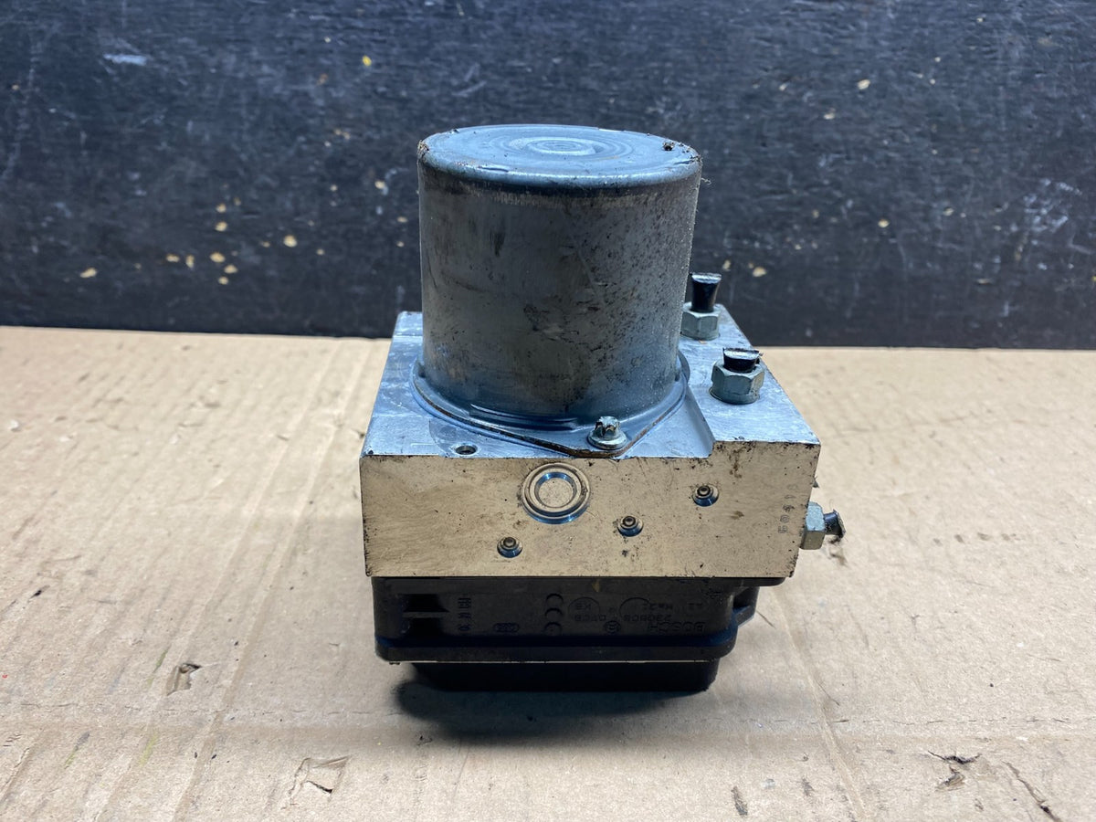 2006 to 2010 BMW 325i ABS Anti-Lock Brake Pump 3451 6775440-01 V2323 DG2