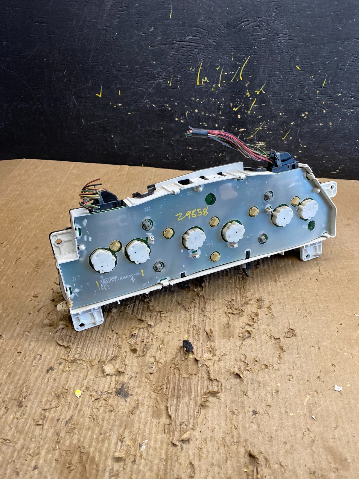 2006 Ford E350 Gauge Speedometer Cluster OEM z9858 DG4