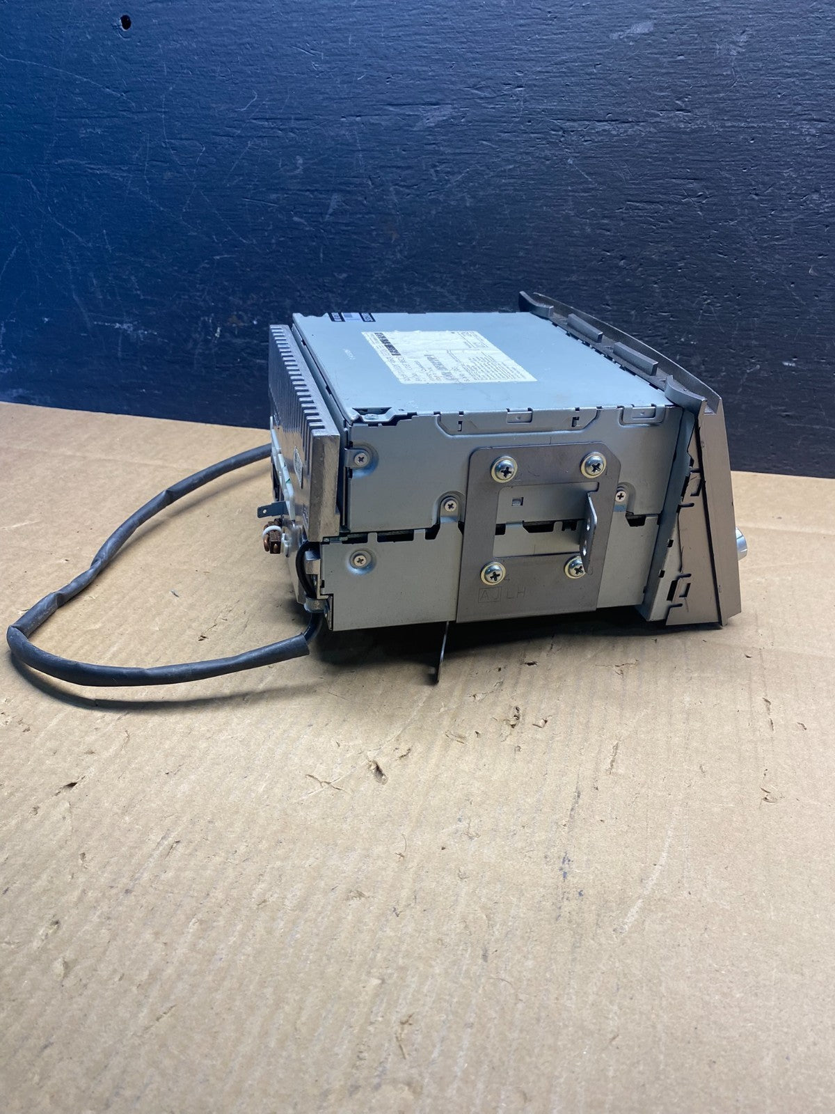 2010 to 2012 Subaru Legacy AM FM CD MP3 Radio Player AD1590 DW1