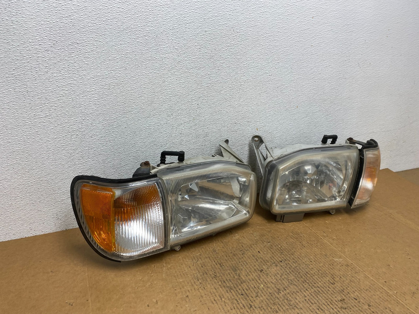 1999-2004 Nissan Pathfinder Left+Right Side Set Halogen Headlights AE1365 DW2