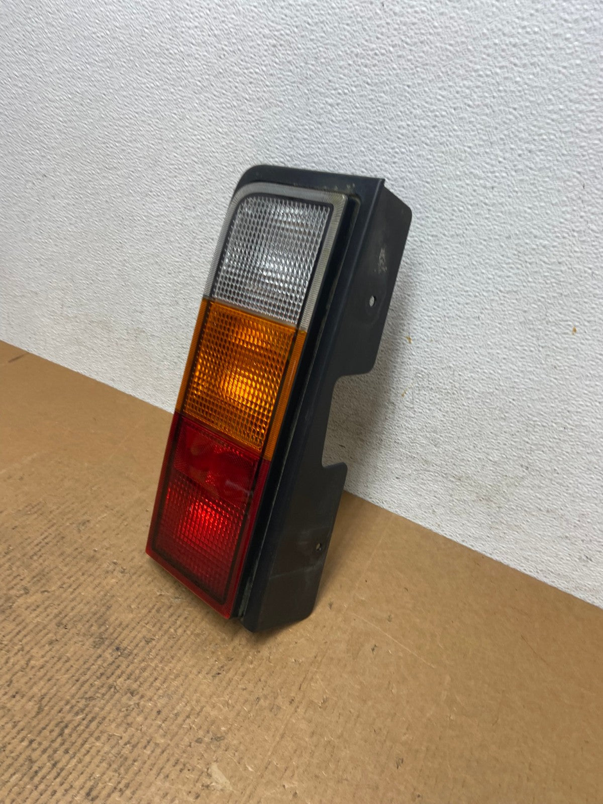 2003 to 2004 Hummer H2 Left Driver LH Side Tail Light AE0251 LK1