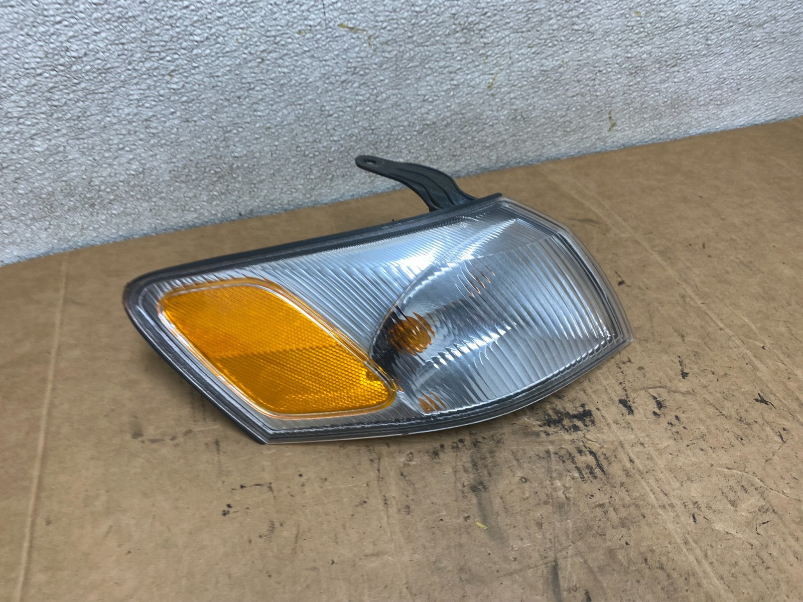 1997 1998 1999 Toyota Camry Right Passenger RH Turn Signal T2166 DW2