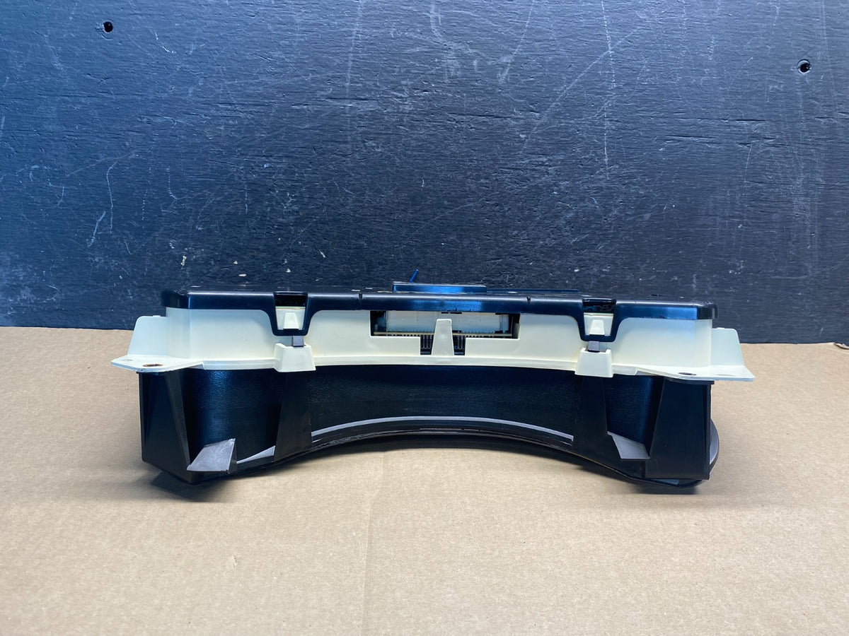 2002 GMC Yukon Speedometer Cluster Gauge AG3862 DG4