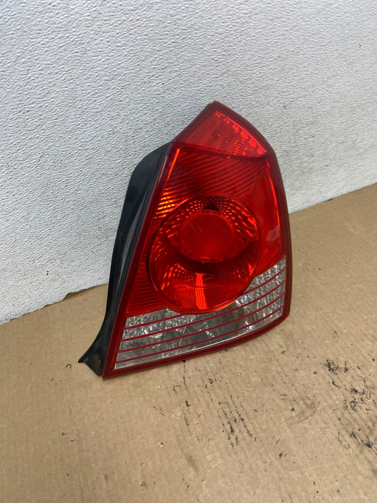 2004 2005 2006 Hyundai Elantra Sedan Right Passenger Tail Light AG2151 LK2