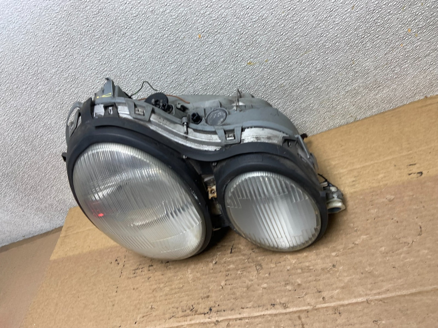 1997-1999 Mercedes E E320 W210 Right Passenger Xenon HID Headlight AB5275 DG1