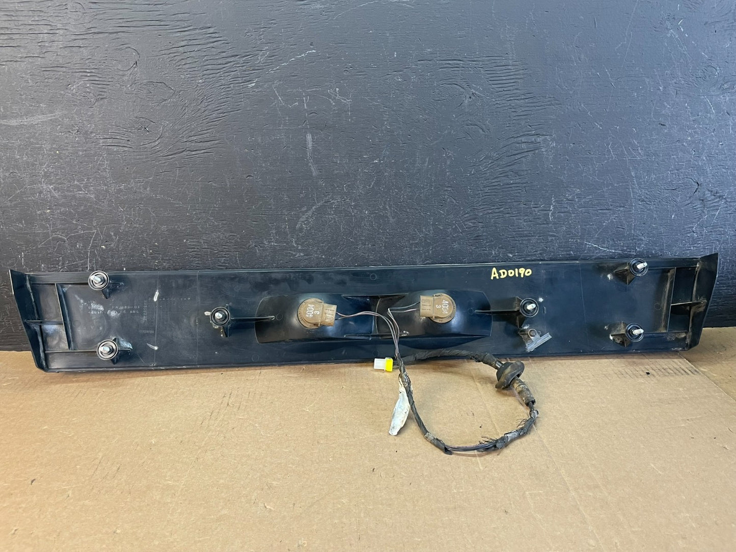 1993-97 Dodge Intrepid Trunk Center Taillight Clear Backup Light 4601557 AD01903