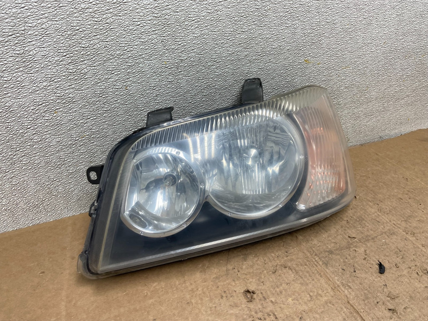 2001 2002 2003 Toyota Highlander Headlight Left Driver LH Side AA3860 DW2