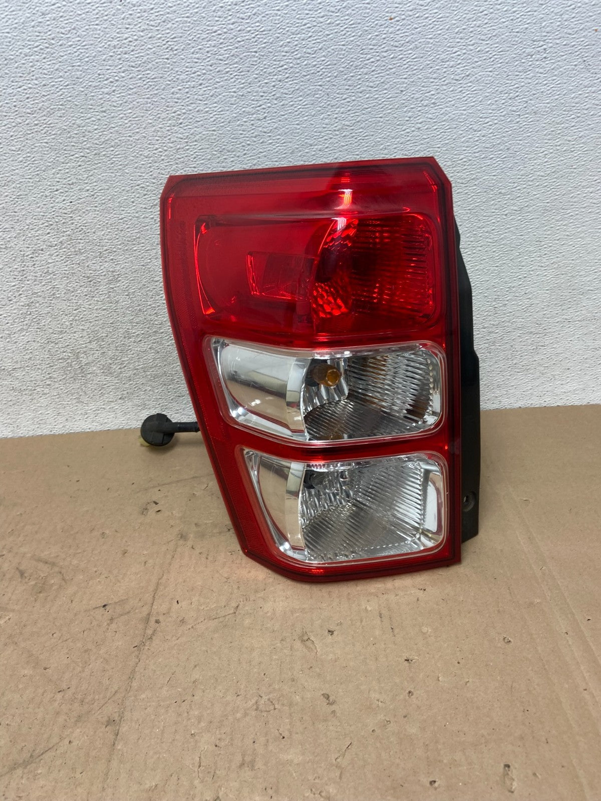 2006 to 2011 Suzuki Grand Vitara Left Driver LH Tail Light AG4747 DG0