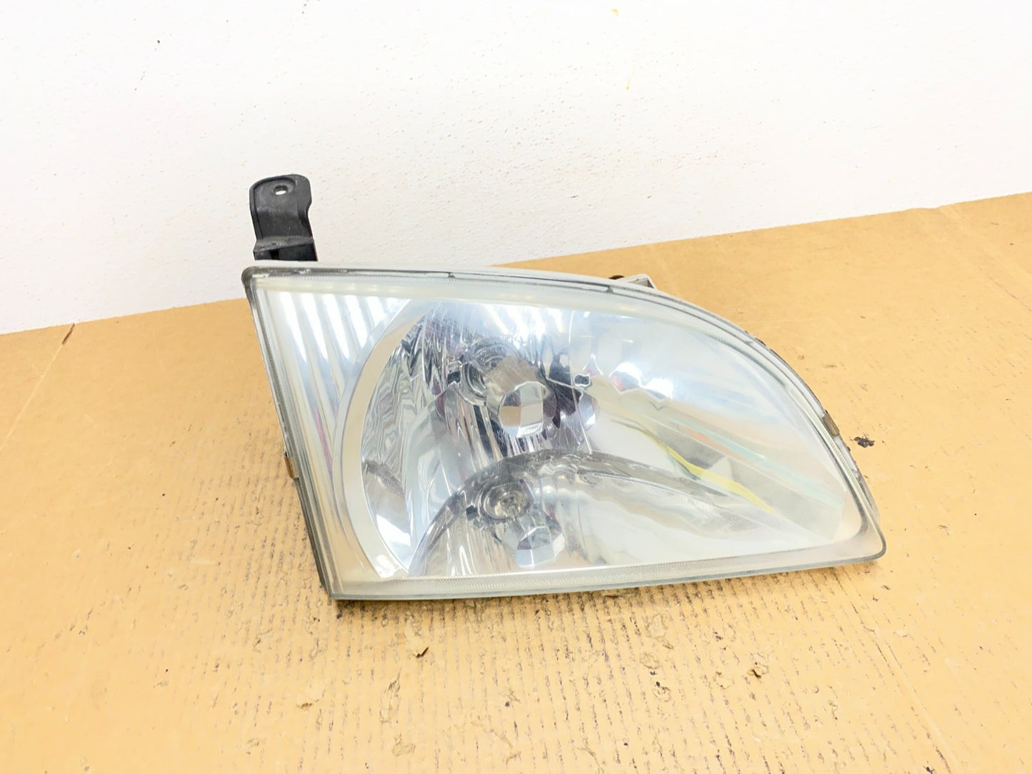 2001 2002 2003 Toyota Sienna Right Passenger Rh Side Headlight Halogen AE2757 DW0