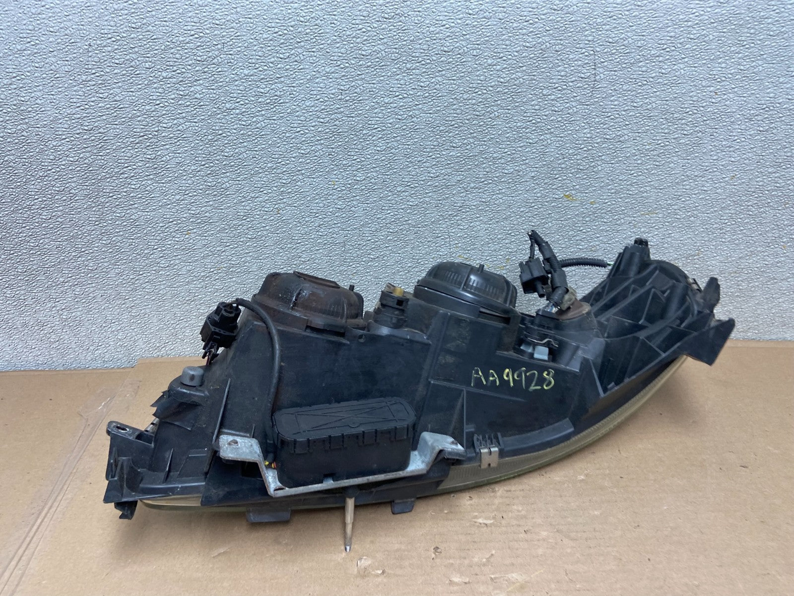 2001 to 2004 Volvo S60 Right Passenger Side Headlight Halogen Oem AA9928 DW5