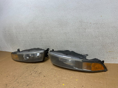 2002 to 2003 Mitsubishi Galant Left+Right Side Headlights V5990 DW1