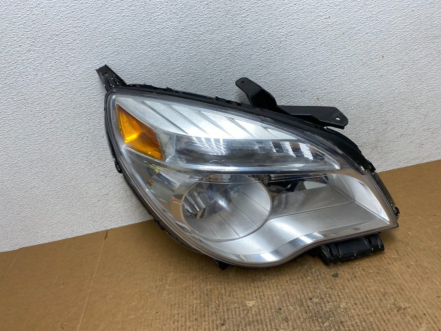 2010 - 2015 Chevrolet Equinox Halogen Headlight Right Passenger Side AE2591 DW0