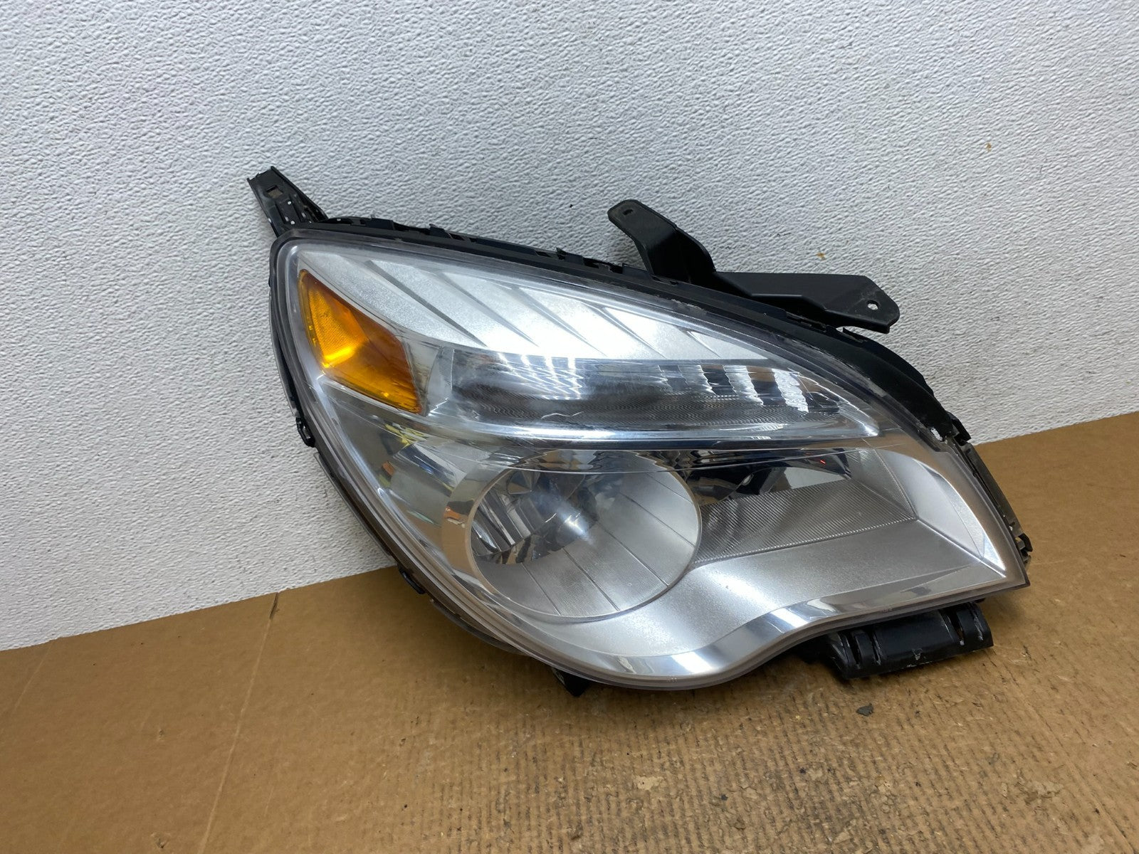 2010 - 2015 Chevrolet Equinox Halogen Headlight Right Passenger Side AE2591 DW0