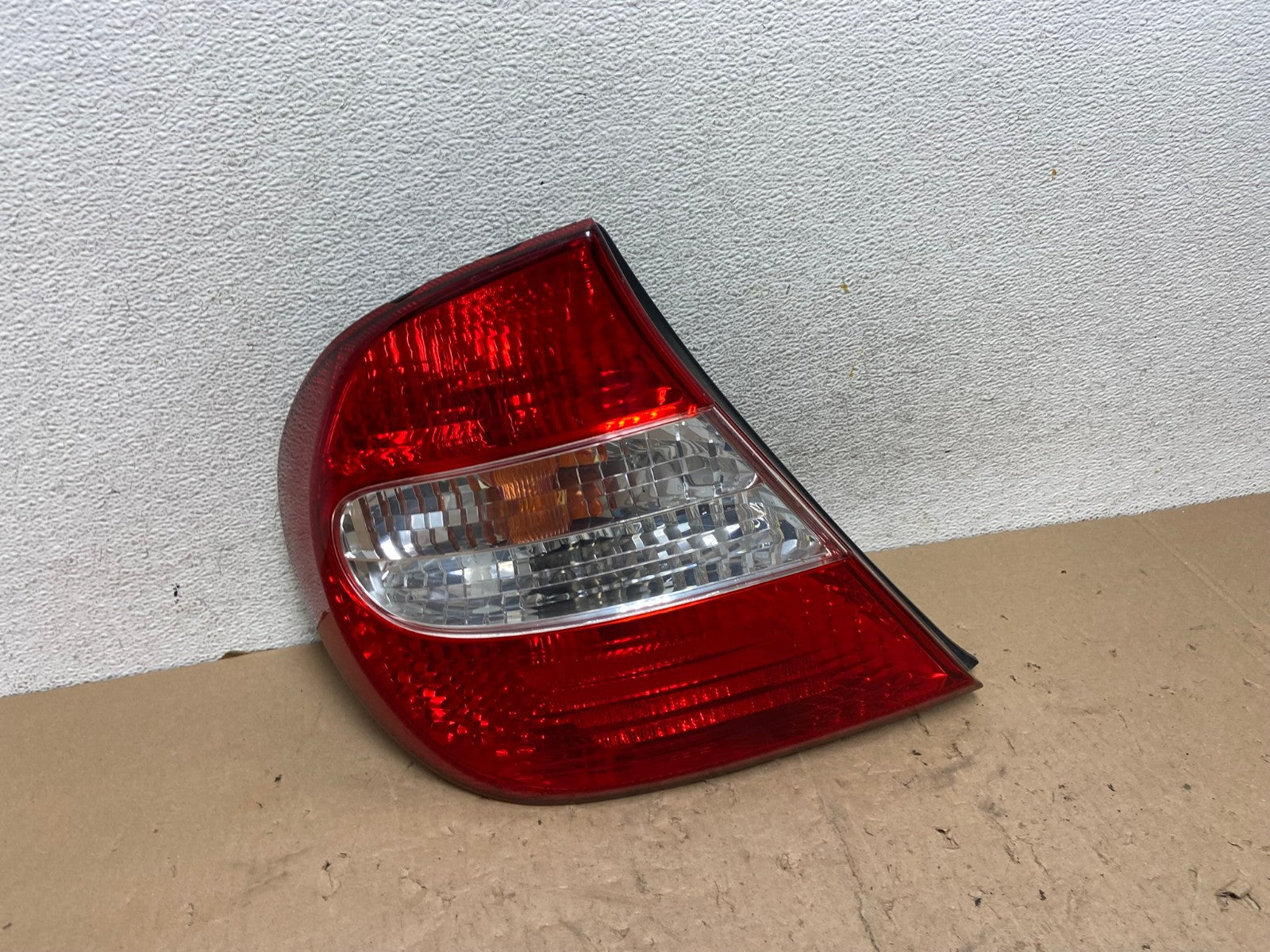 2002 2003 2004 Toyota Camry Left Driver LH Side Tail Light AG5564 LK0