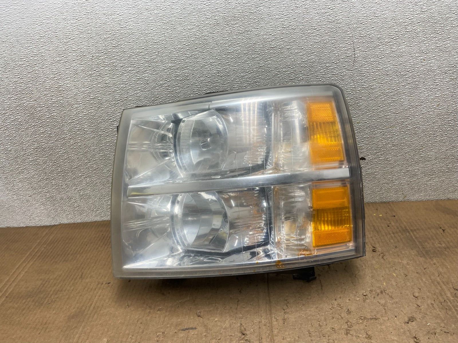2007 to 2014 Chevrolet Silverado Left Driver Lh Side Headlight Oem AA7124 DW0