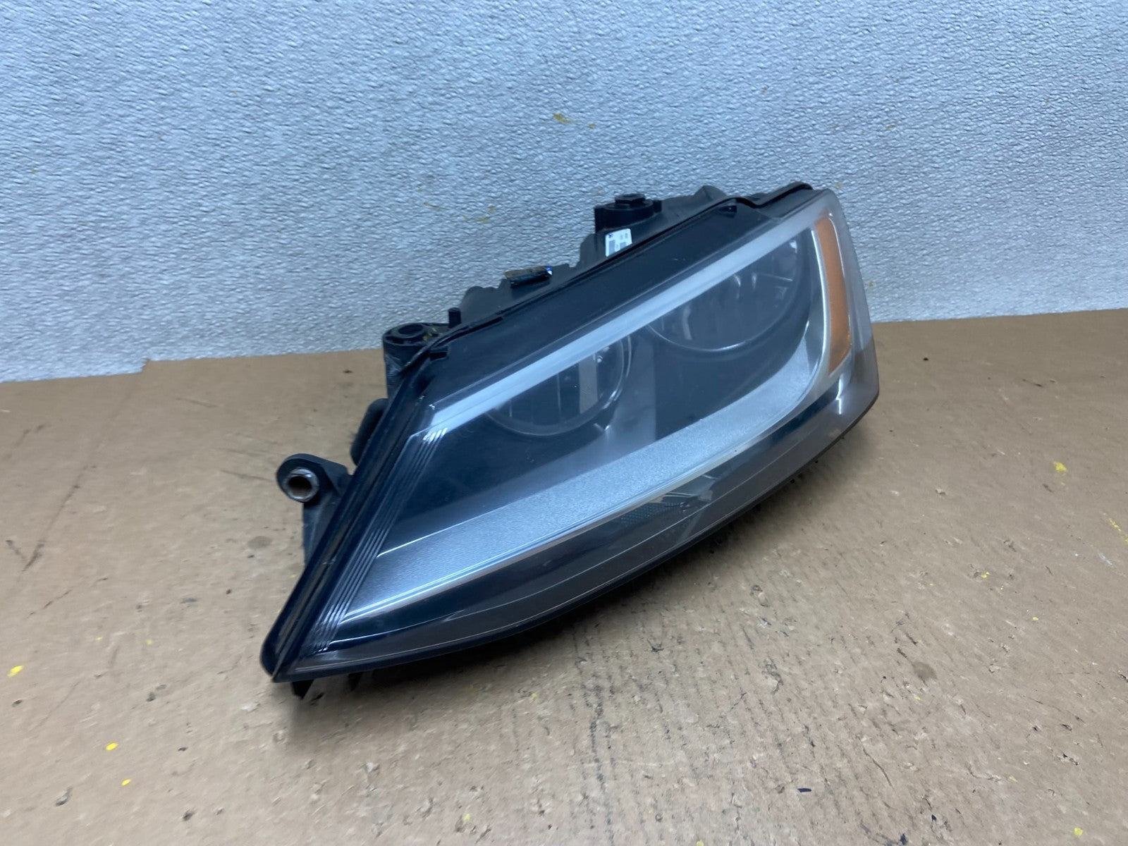 2011 to 2014 Volkswagen Jetta Left Driver LH Headlight Halogen Z8046 DW2
