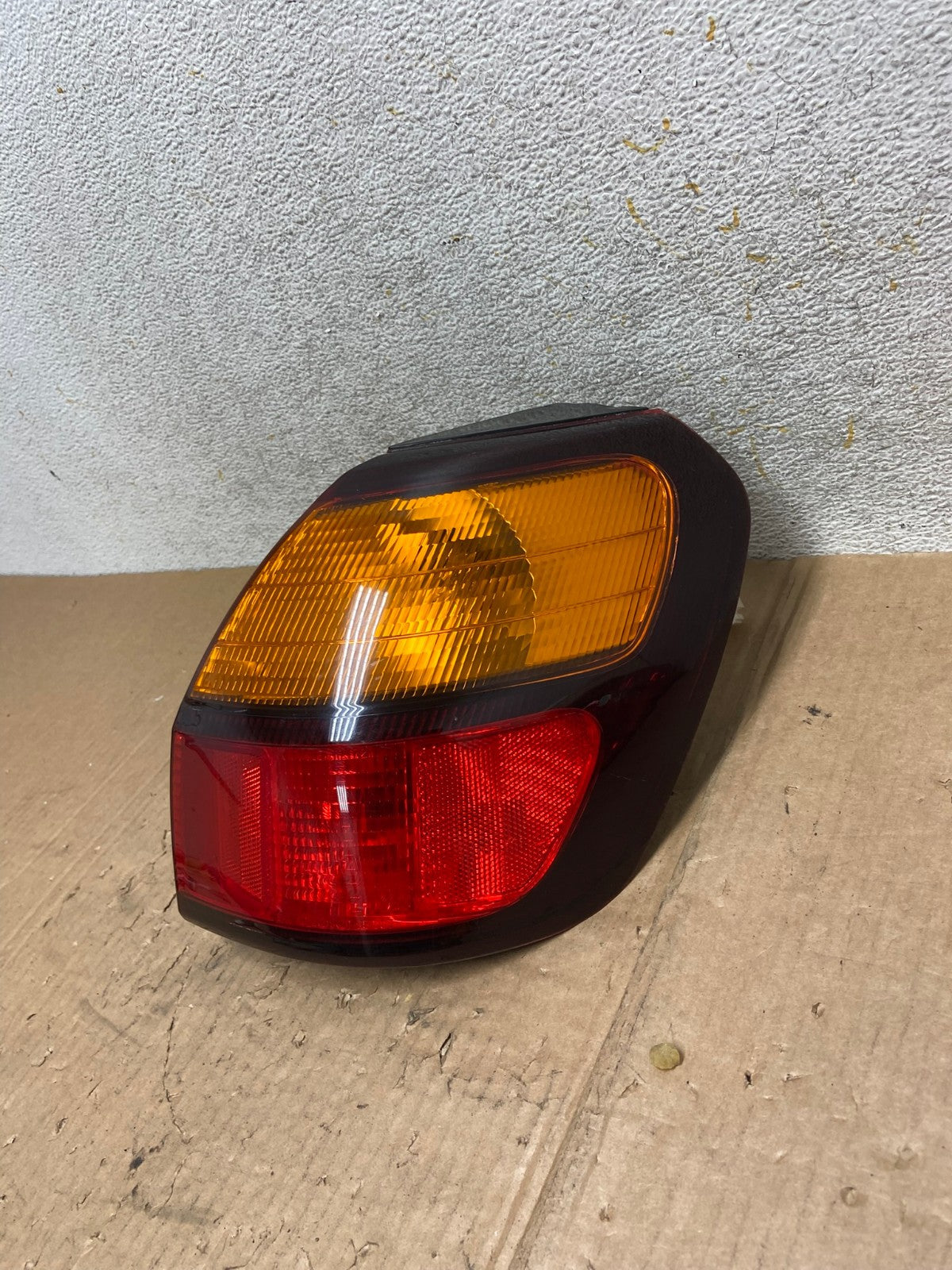 2001 to 2004 Subaru Legacy Outback Right Passenger Rh Tail Light AI5495 LK1