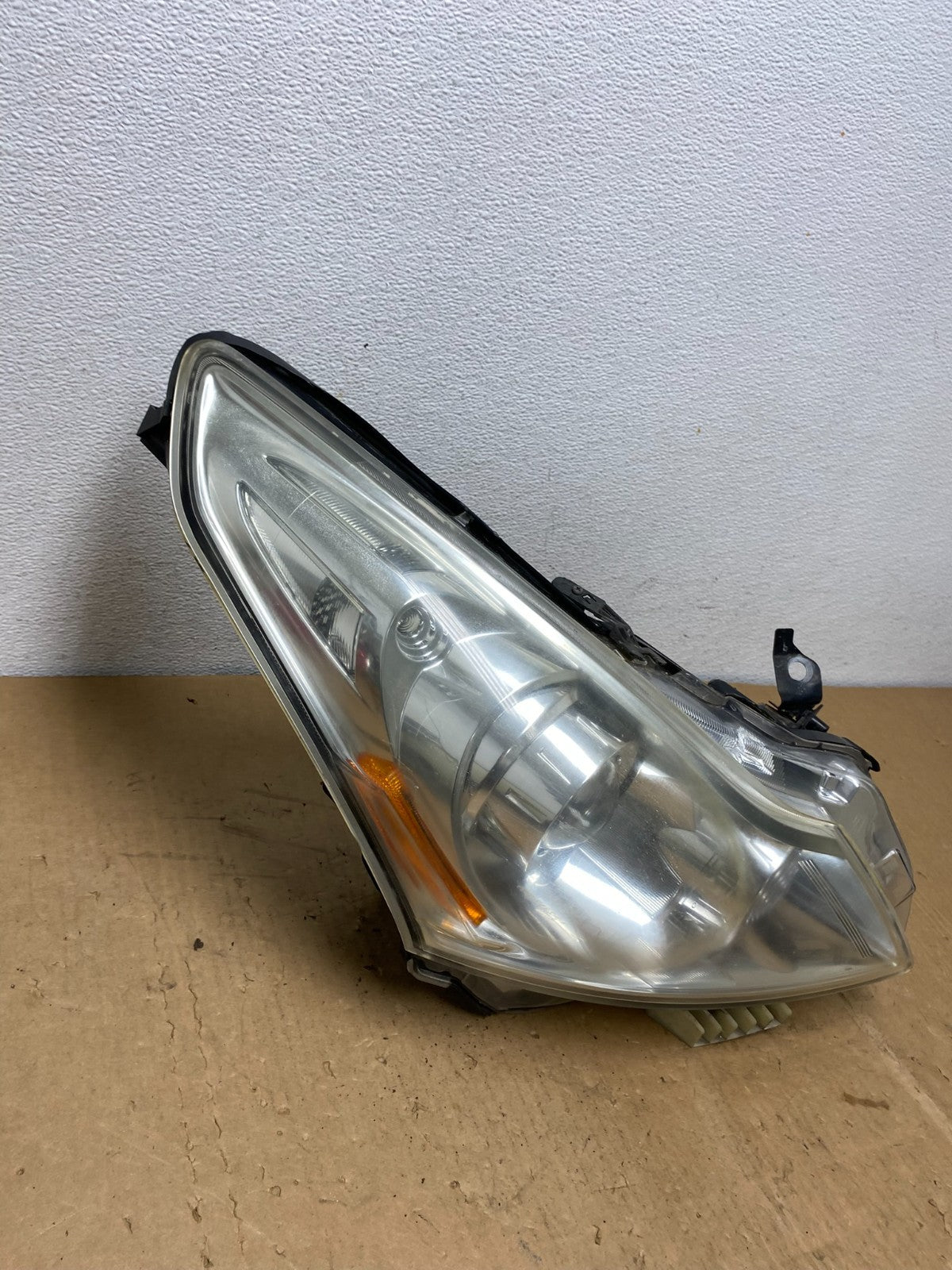 2010-2012 Infiniti G37 Right Passenger Side Xenon HID Headlight AD1204 DW2