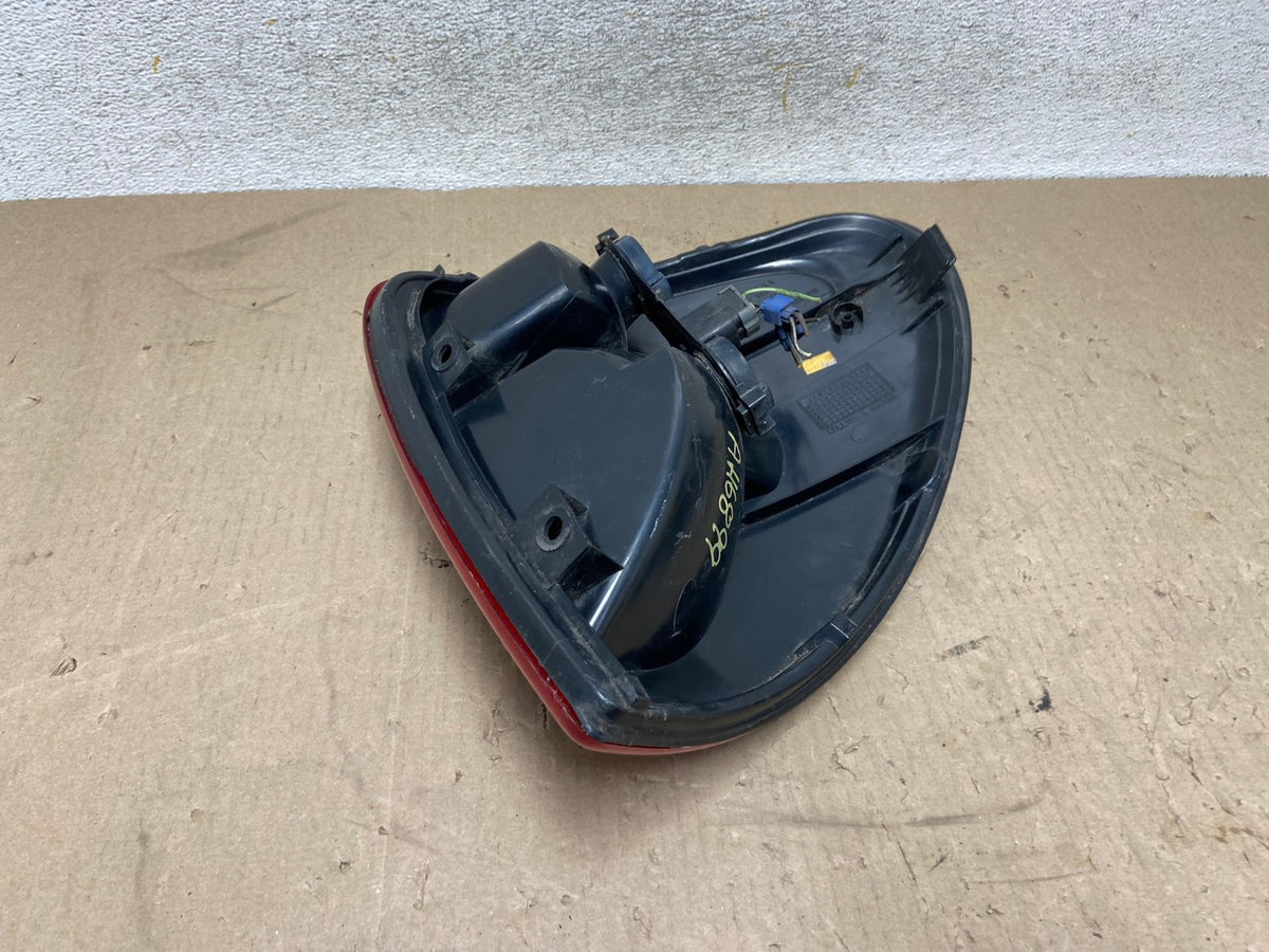 2004 to 2007 Dodge Grand Caravan Left Driver Lh Tail Light AH6899 LK4