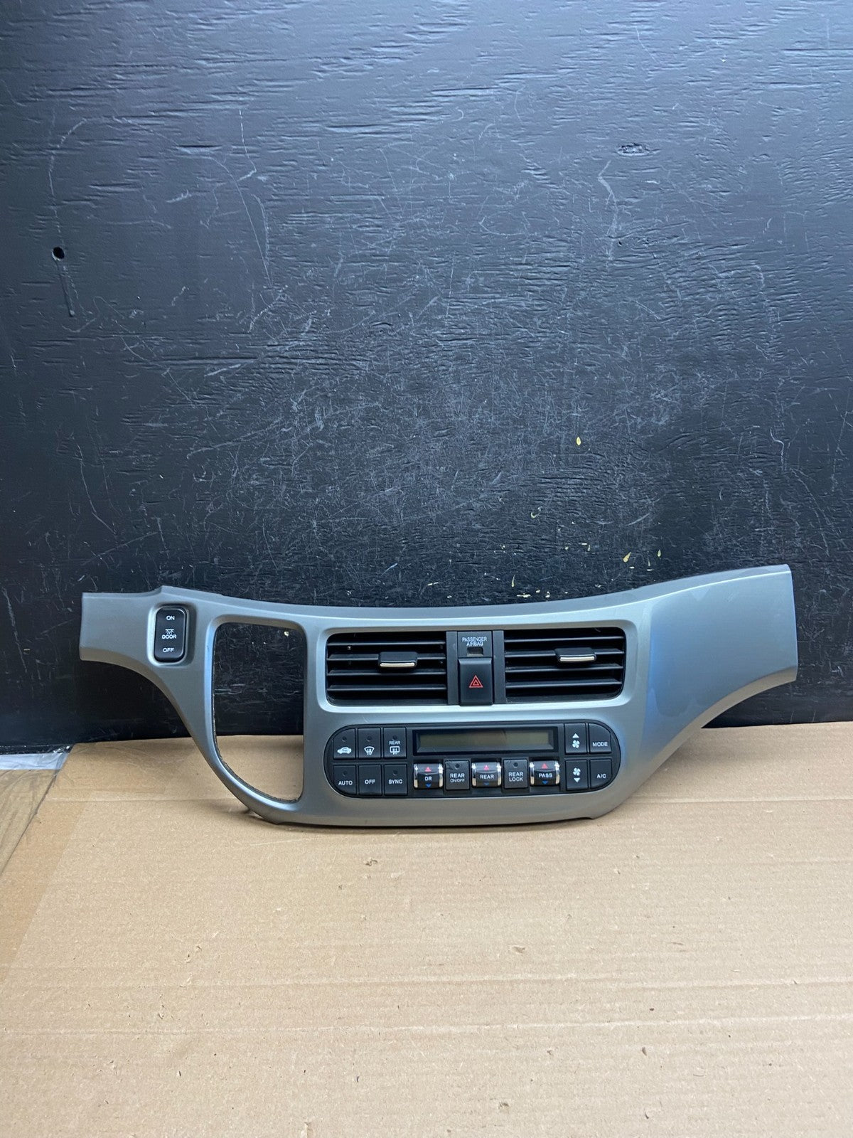 2005 to 2010 Honda Odyssey Radio Climate Control Dash Trim Bezel AG5123 DG0