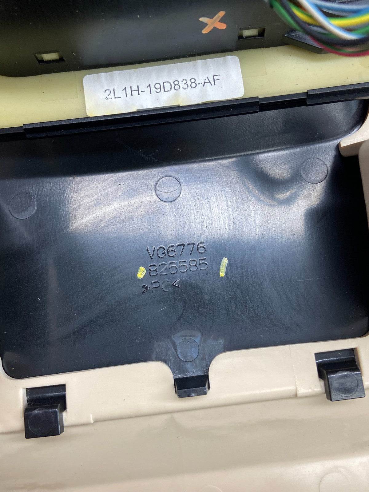 2003-2006 Ford Expedition Overhead Console Dome Ligh Rear Climate Control AE41975