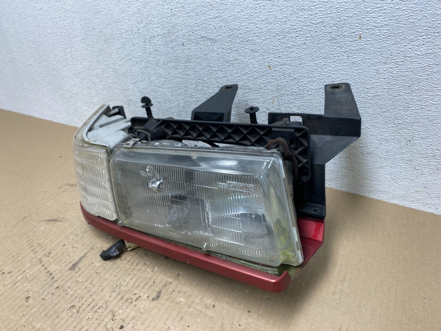 1992 to 2002 Cadillac Eldorado Right Passenger Headlight With Harness AE70321