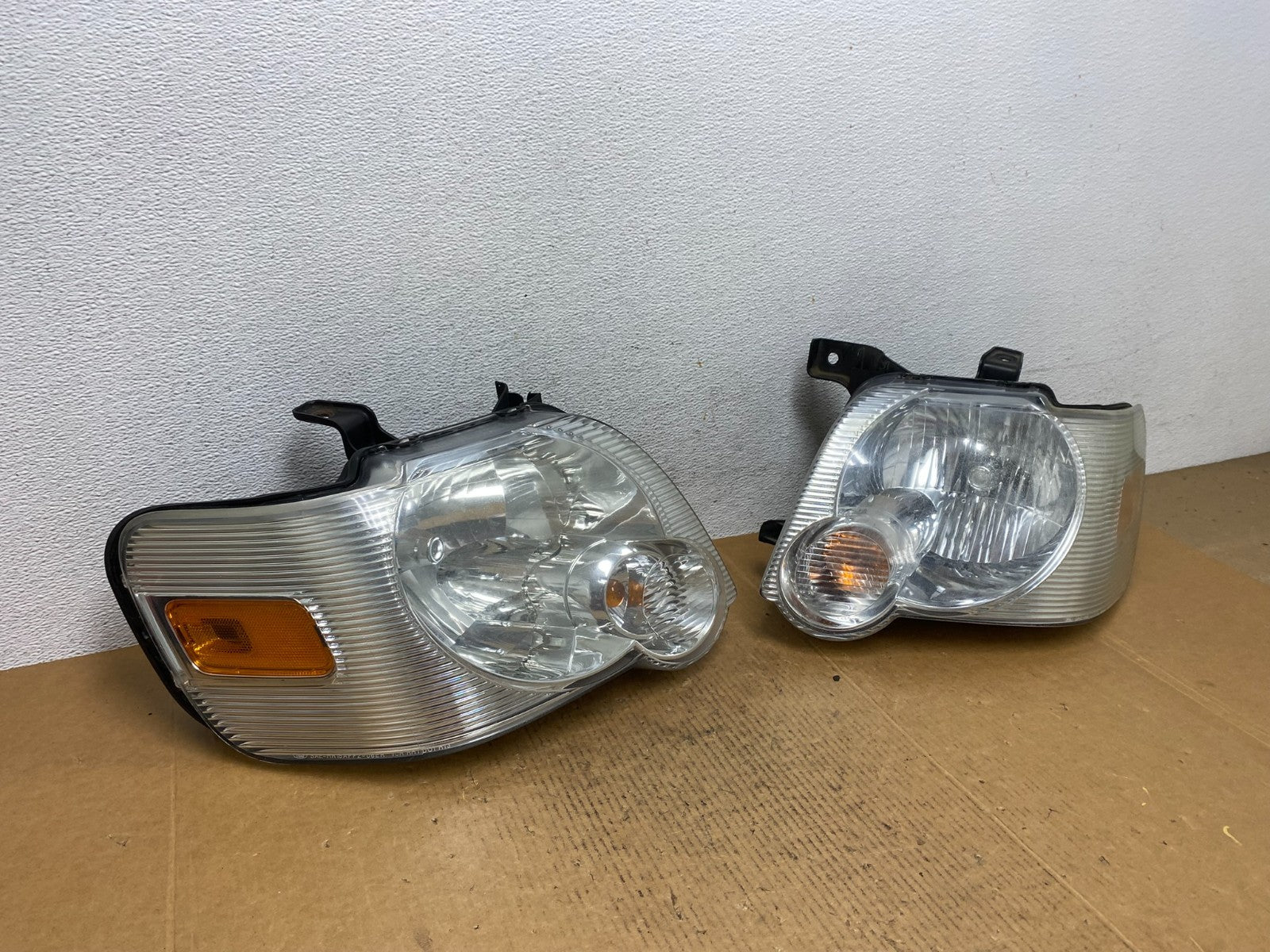 2006 2007 2008 2009 2010 Ford Explorer Left+Right Set Headlights AE0385 DW2