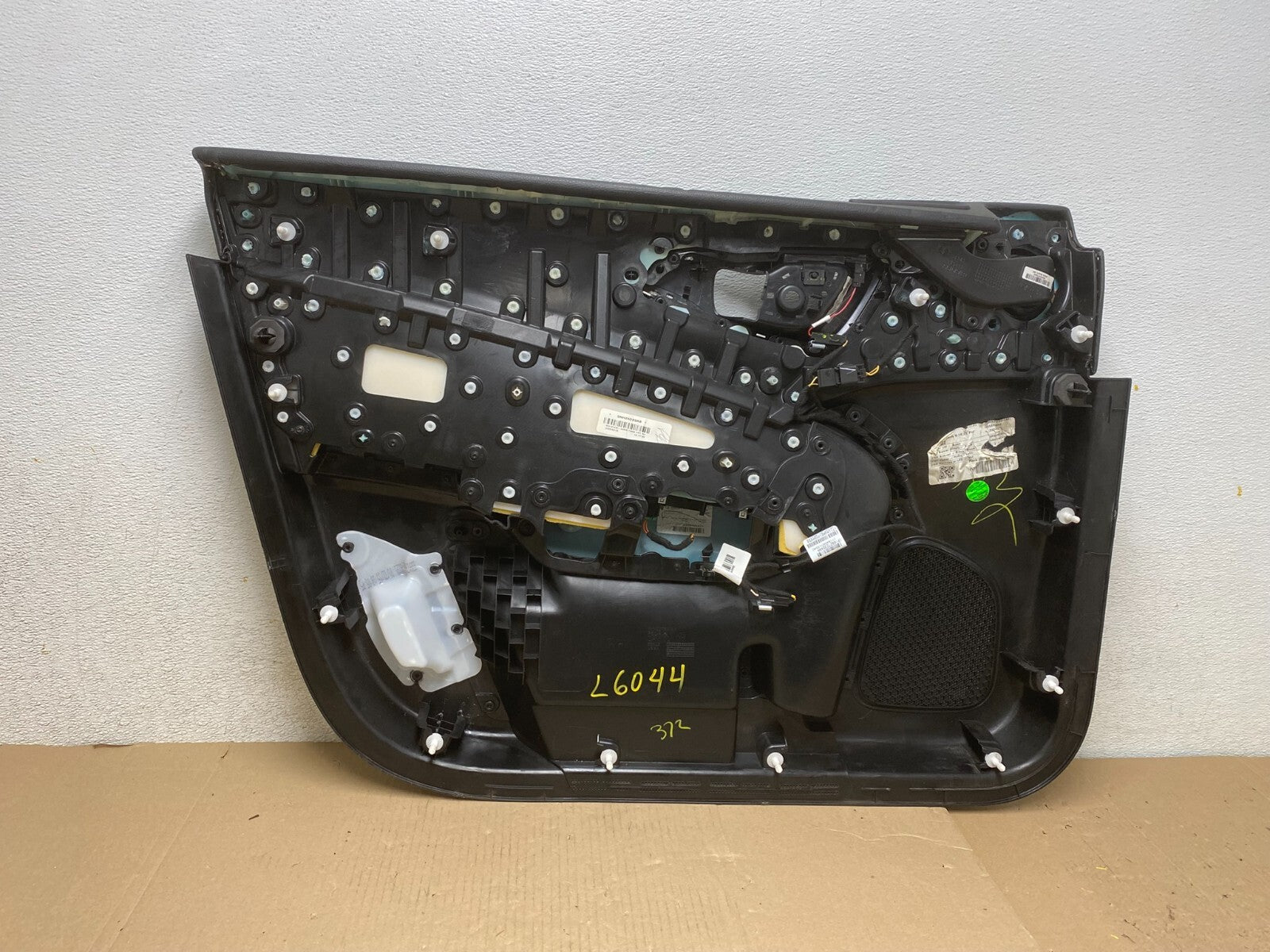 2015 to 2017 Chrysler 200 Front Right Passenger Side Door Panel OEM L6044 DG6