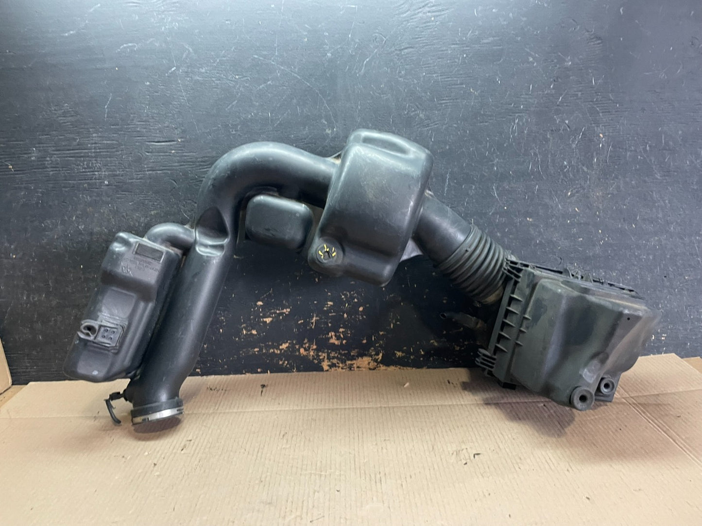 2011 - 2013 Dodge Durango 3.6L Resonator Air Intake Tube Z8349 DG5