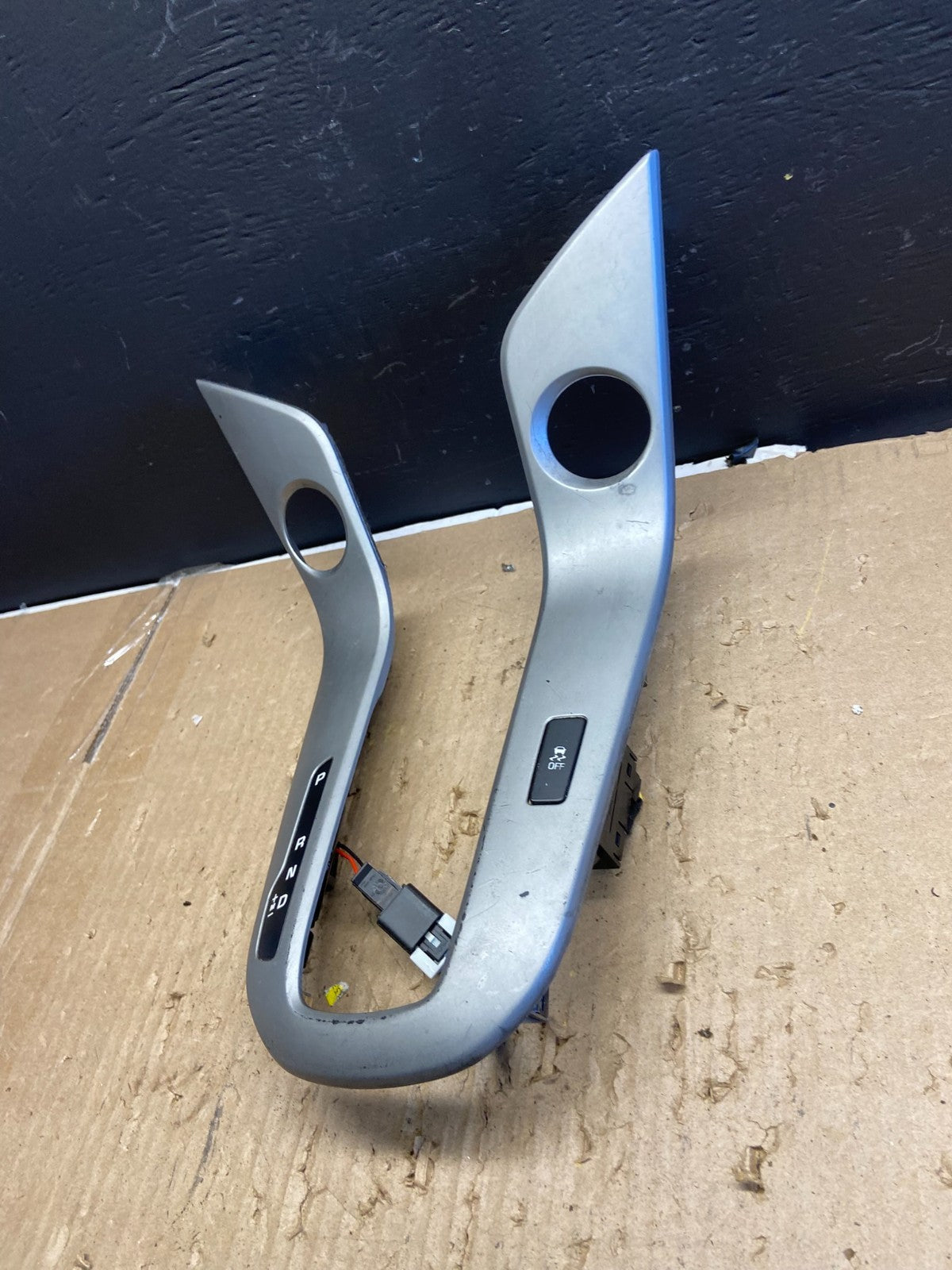 2011 to 2015 Chevrolet Cruze Gear Shifter Trim Bezel 95955142 ab5734 DG2