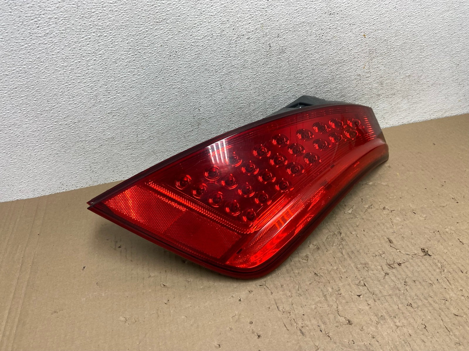 2006 to 2007 Nissan Murano Right Passenger Rh Side Tail Light AE9818 LK2
