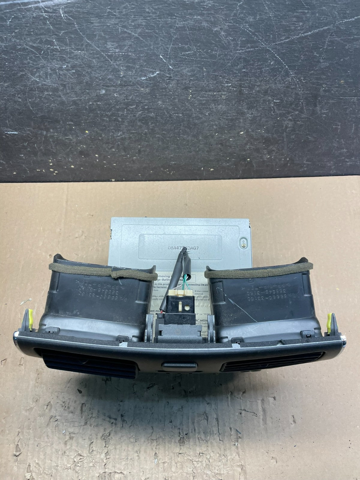 2002 2003 2004 Lexus ES330 Es300 Radio Receiver Tape CD Air Vent OEM  U1561 DG4