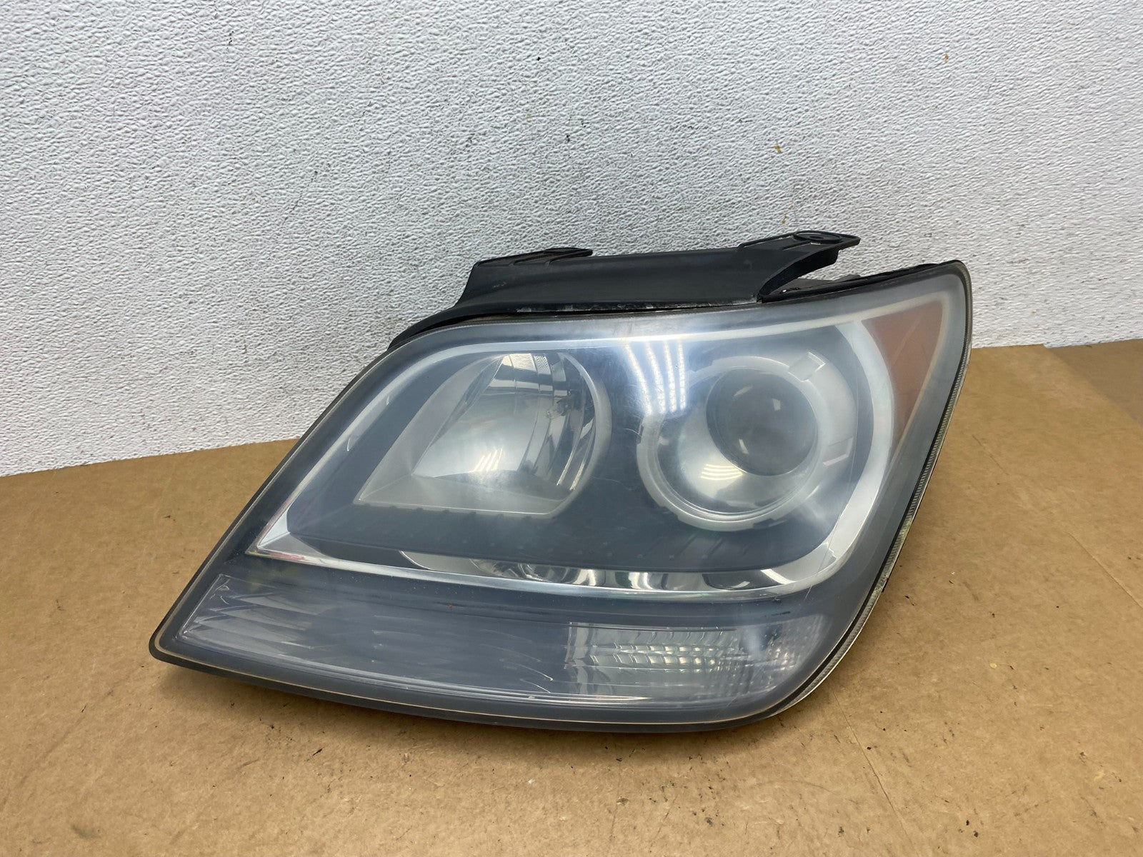 2009 2010 2011 Kia Borrego Left Driver LH Side Halogen Headlight AE3266 DW0
