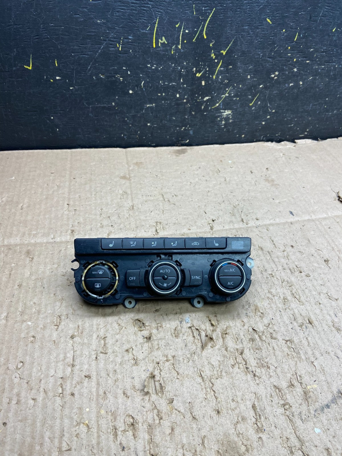2016 - 2019 Volkswagen Passat Center Climate Control Panel AC Heater Y8033 DG0