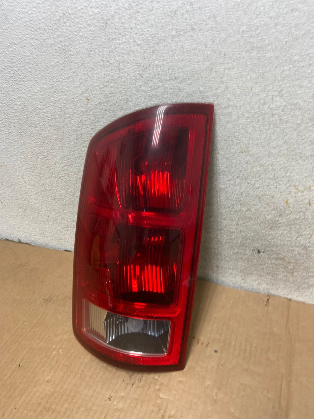 2002 to 2006 Dodge Ram 1500 Left Driver side Tail Light AI6936 LK1
